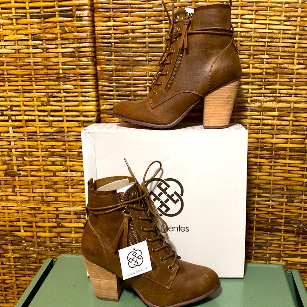 NWB Daisy Fuentes CHARLIE AnkleBoots steampunk western Brown 9m & 7.5m available